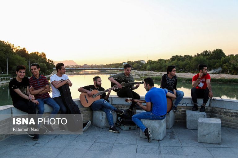 خواجو میزبان زاینده رود می شود/آب از نیروگاه شهید عباسپور گذشت