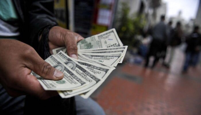 ۲ خبر حساس در بازار ارز/ پیشبینی روند دلار از نگاه معاملهگران