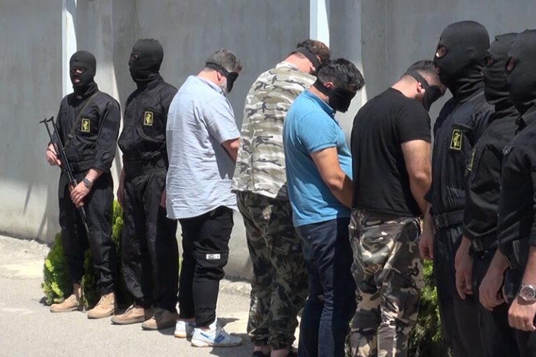 گندهلاتی که کافههای تهران را بههم میریخت در کیش گیر افتاد