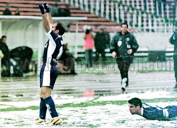 برف بازی استقلالیها با حرکت عجیب هاشمینسب/عکس