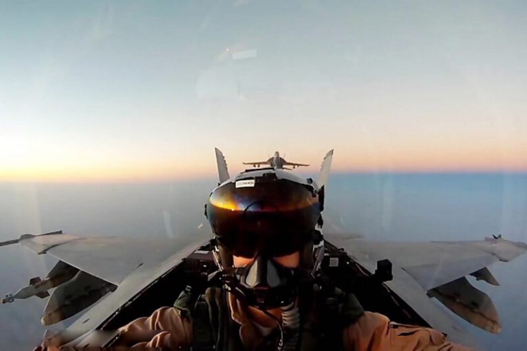 ببینید | لذت پرواز از قاب کاکپیت خلبان یک هواپیمای جنگنده