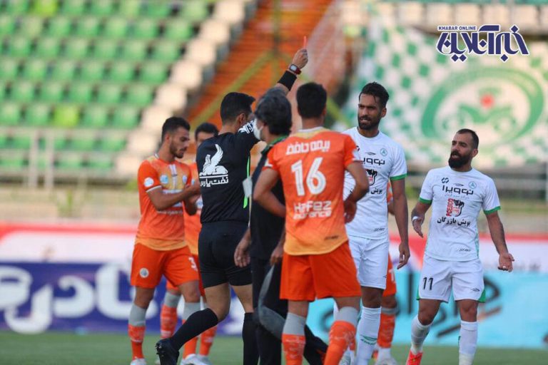 تصاویر | قابهایی مهم از لحظه اخراج شهاب گردان در بازی سایپا