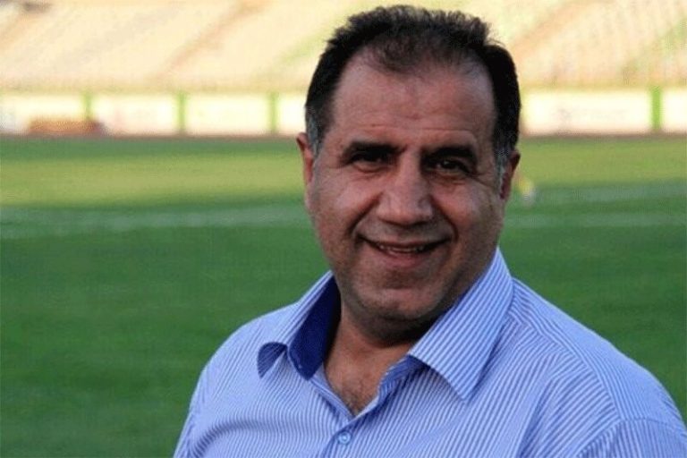 ببینید | گیر کردن علی خسروی ناظر بازی در آسانسور به دلیل قطع برق!