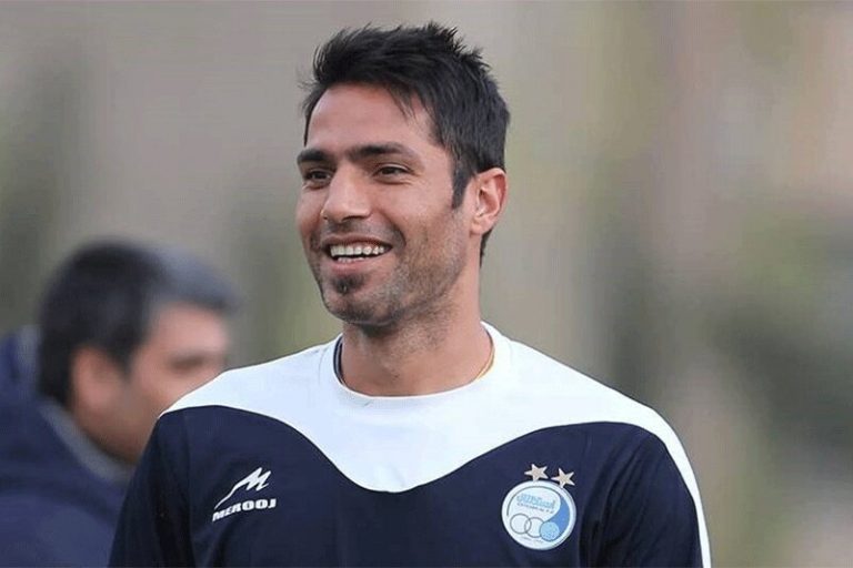 ببینید | انتقاد جالب امیرحسین صادقی از علی کریمی روی آنتن زنده