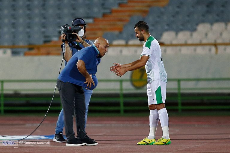 ببینید | حرکت زیبا و آموزنده علیرضا منصوریان در تقابل با کنعانی‌زادگان