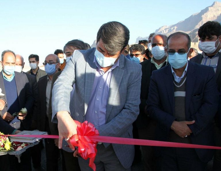 افتتاح و آغاز عملیات اجرایی چندین طرح عمرانی و صنعتی در یزد