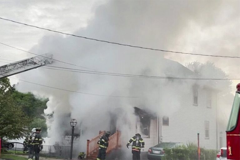 ببینید |  آتش قاتل، جان یک خواهر و برادر را با بی‌رحمی گرفت