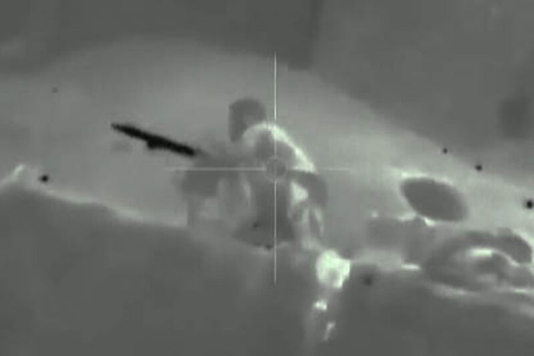 ببینید | فیلمی هولناک از حمله تک‌تیراندازهای طالبان به نیروهای ارتش افغانستان