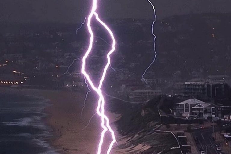 تصاویر | صحنه‌ای عجیب و ترسناک در استرالیا