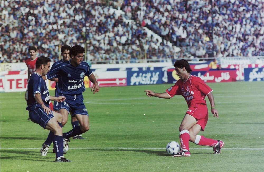 حمله پژمان جمشیدی به استقلالی‌ها/عکس