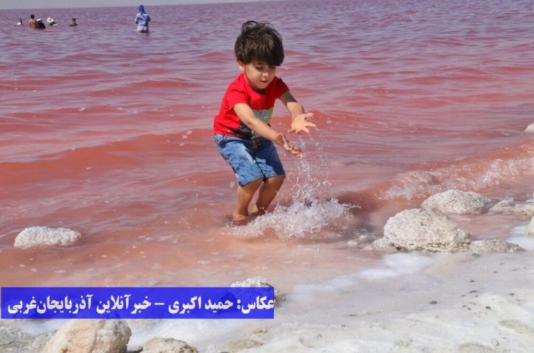 تصاویر | میزبانی دریاچه ارومیه از گردشگران و هموطنان در یک روز گرم تابستانی