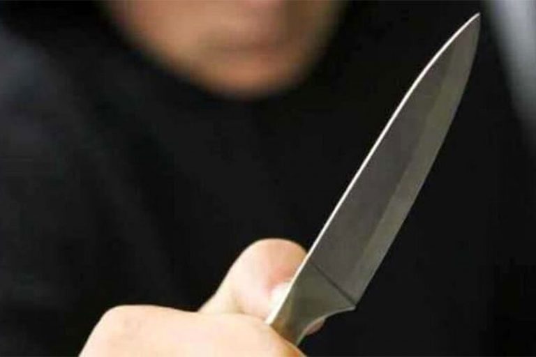 ببینید | قمهکشی و حمله باورنکردنی یک زن در ابهر به یک تاکسی