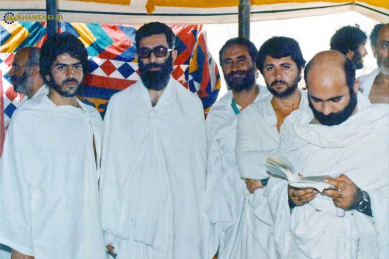 ببینید | تصویری کمتر دیده شده از حضور رهبرانقلاب در مراسم حج