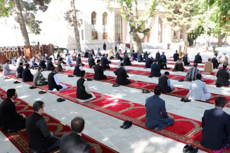 ببینید | حمله راکتی به کابل در حین برگزاری نماز عید قربان
