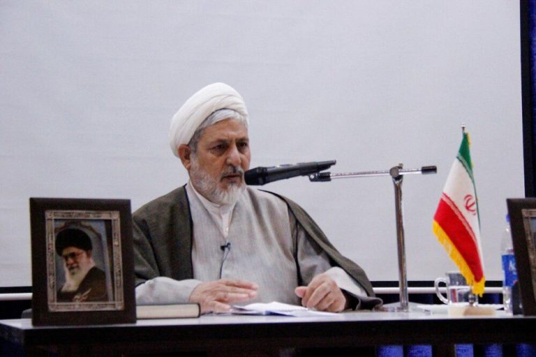 استکبار بدنبال تضعیف پایه های انقلاب اسلامی است