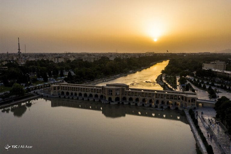 تصاویر |  حال خوش اصفهانی‌ها با «زنده رود»