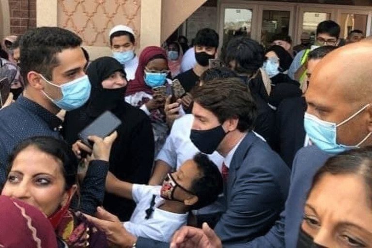 تصاویر | حضور نخست وزیر کانادا در مسجد و تبریک عید قربان به مسلمانان