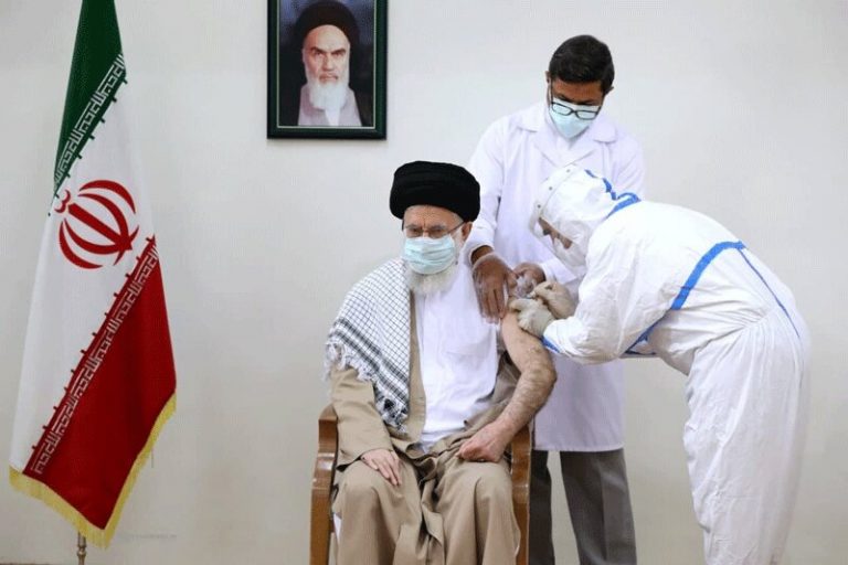 ببینید | تزریق دُز دوم واکسن ایرانی کرونا به رهبر انقلاب