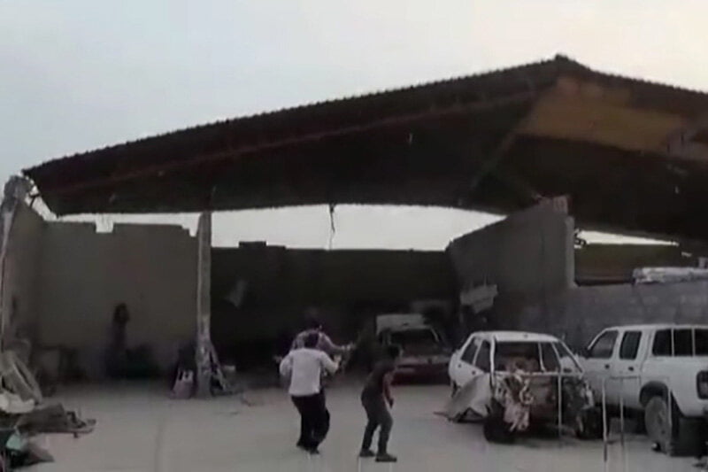 ببینید | طوفان وحشتناک در هرمزگان سقف یک کارگاه را با خود برد!