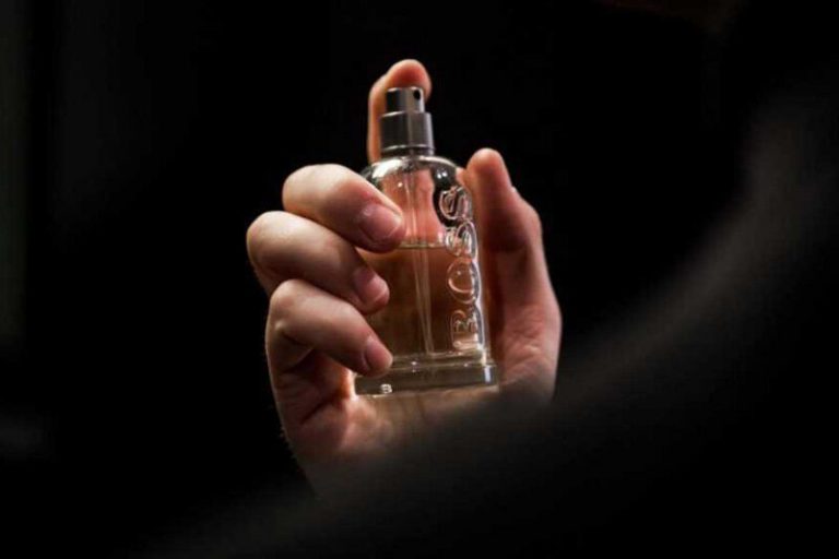 اینفوگرافیک | راهکارهای جالب برای ماندگارتر کردن بوی عطر