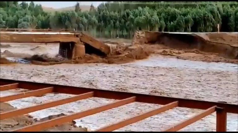 بارش باران و سیل، محورهای چالدران به شوط و چایپاره را مسدود کرد