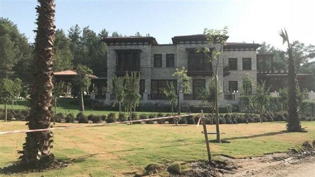 جنجال بر سر کاخهای جدید رئیس جمهور ترکیه به سبک عثمانی/همسر اردوغان: کم بخورید!/عکس