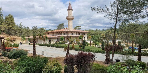 جنجال بر سر کاخهای جدید رئیس جمهور ترکیه به سبک عثمانی/همسر اردوغان: کم بخورید!/عکس