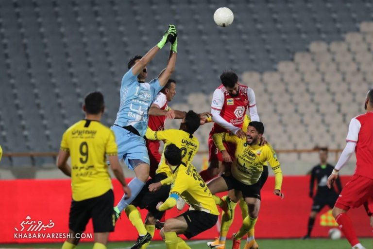 فقط پرسپولیس و سپاهان برای قهرمانی بسته شدند/ استقلال در چند پست مشکلات اساسی دارد