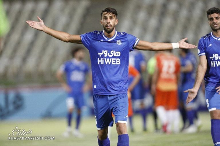 هافبک استقلال برای تمدید قرارداد در باشگاه حاضر شد