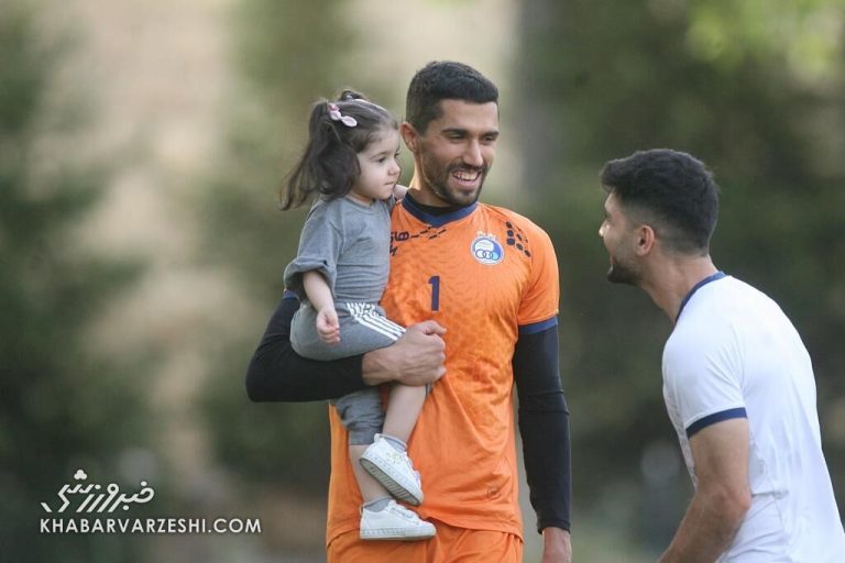 جزئیات جدایی ناگهانی ستاره استقلال/ حسینی: خداحافظ استقلال!/ ۴ روز پیش توافق کردم اما …/ جانشین نیازمند در سپاهان مشخص شد
