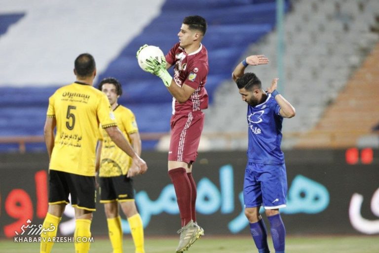 تکلیف دروازهبان اول سپاهان مشخص شد