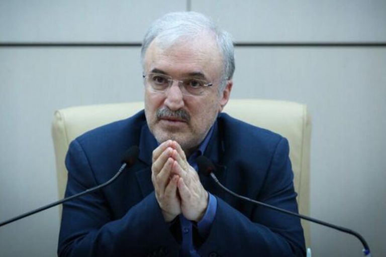 درخواست نمکی: سن ثبتنام واکسیناسیون گروههای هدف ۲ سال کاهش یابد