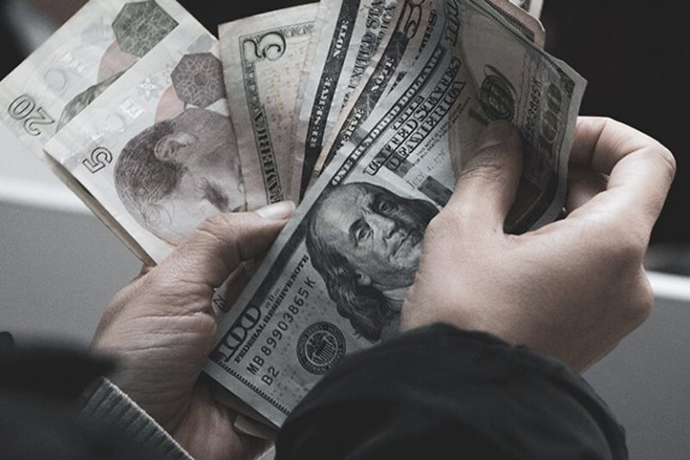 سیگنالی که به قیمت دلار داده شد/ دلار به پرواز در آمد