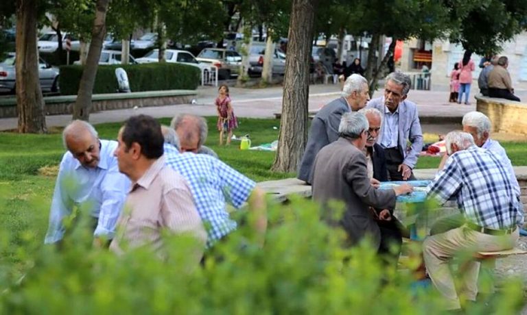 بازنشستهها منتظرند!