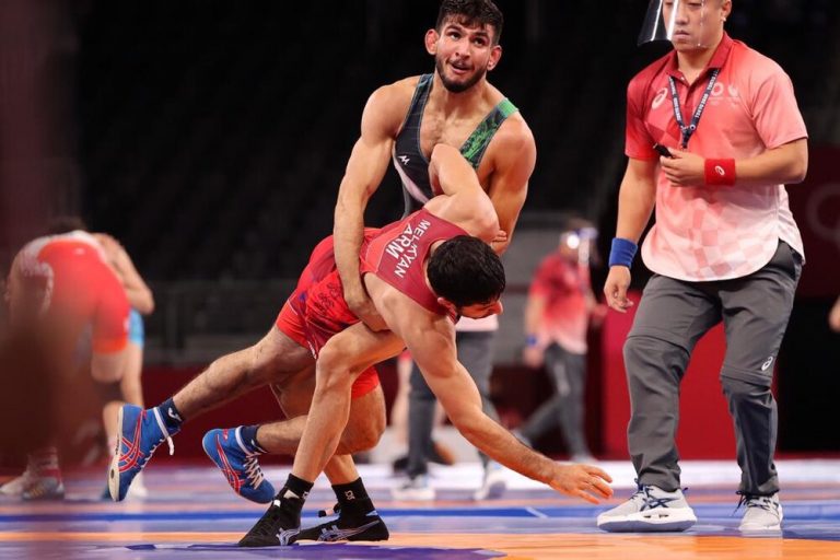 تصاویر | فریم به فریم با شکست علیرضا نجاتی مقابل کشتیگیر ارمنستانی