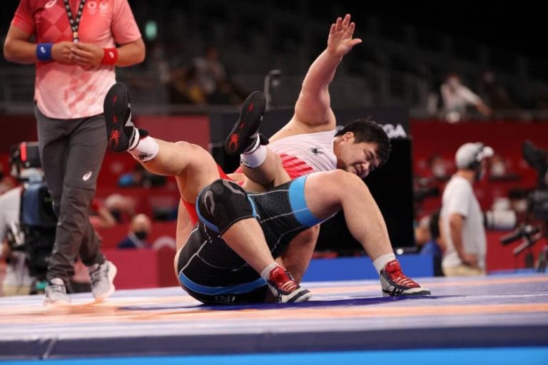 تصاویر | طوفان امین میرزازاده مقابل کشتیگیر کرهای