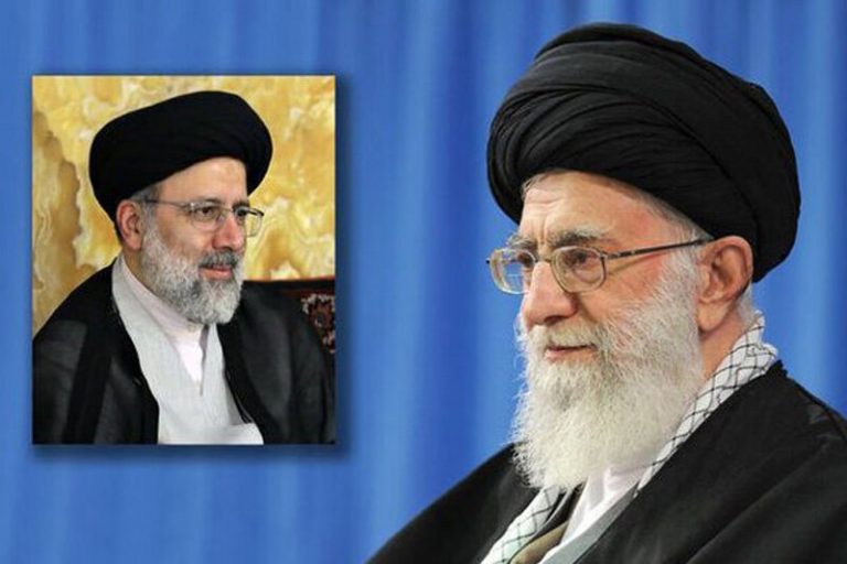 ببینید | لحظه اعطای حکم تنفیذ سیزدهمین دوره ریاست جمهوری اسلامی ایران