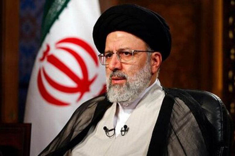 ببینید | رئیسی: شرط ادب بود که دست مقام معظم رهبری را میبوسیدم