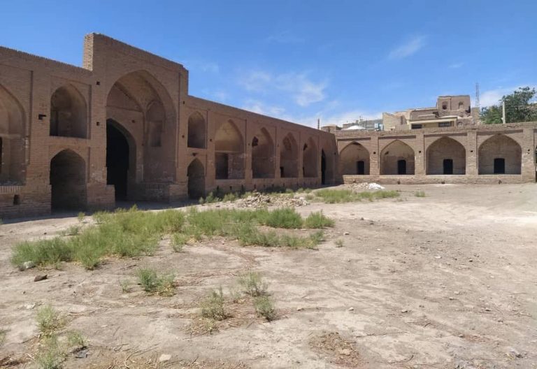 آغاز مرمت کاروانسرای تاریخی عباسآباد میامی