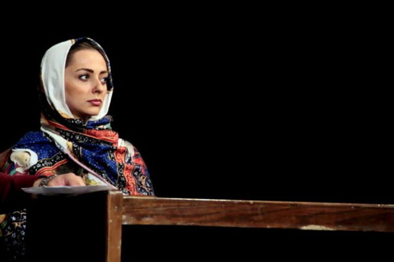 ببینید | اشکهای نفیسه روشن برای زندهیاد سلیمانی روی آنتن زنده