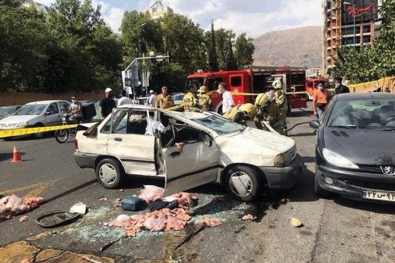 تصاویر | واژگونی مرگبار پراید حامل گوشت بعد از تصادف با پژو ۲۰۶