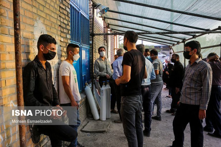 تصاویر | صف طولانی اکسیژن در مشهد!