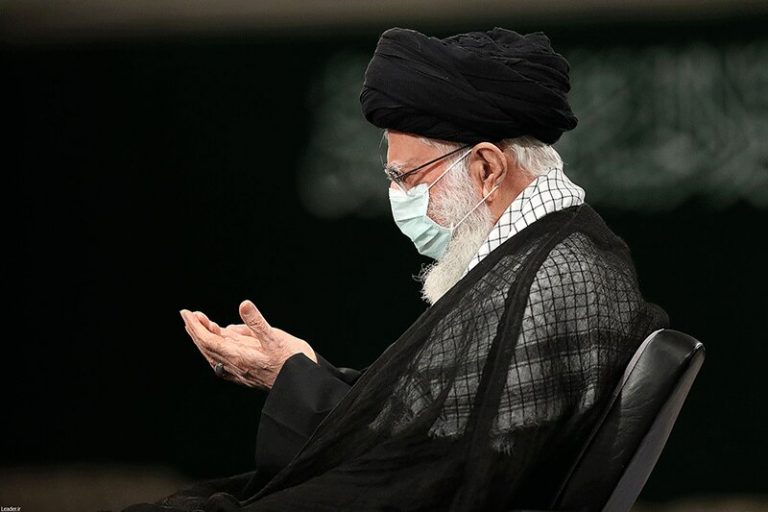 تصاویر | مراسم عزاداری شب هشتم ماه محرم الحرام با حضور رهبرانقلاب