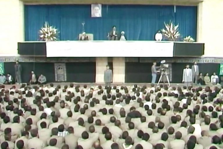 ببینید | لحظاتی به یادماندنی از اولین دیدار آزادگان با رهبر انقلاب پس از آزادی