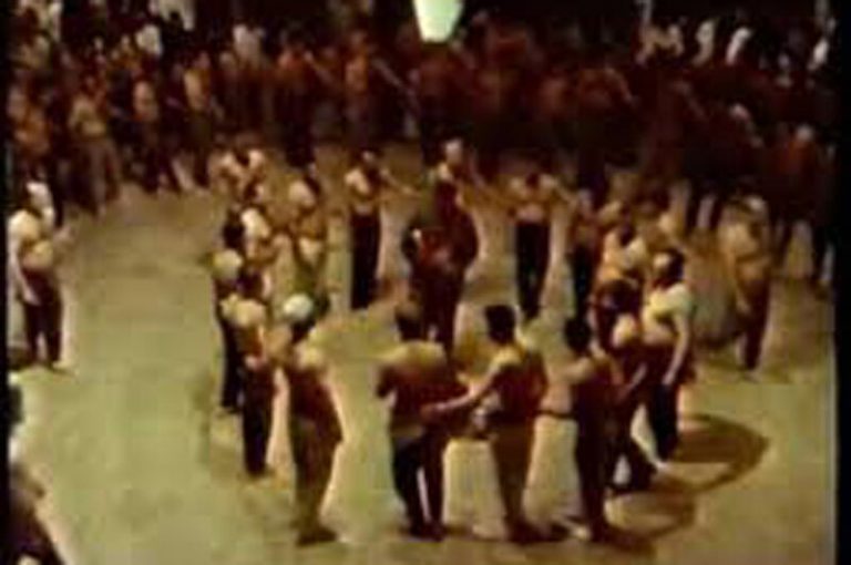 ببینید | بخشی از مستند اربعین ساخته ناصر تقوایی در سال ۱۳۵۰ با نوای نوحه «محمد نبودی ببینی…»