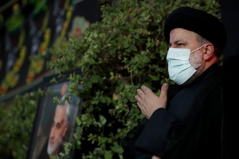 تصاویر | شام غریبان سالار شهیدان با حضور سید ابراهیم رئیسی و خانواده های اعضای نهاد