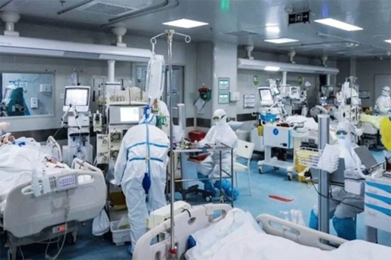 ببینید | جدال نابرابر با کرونا و از پا در آمدن کادر درمان