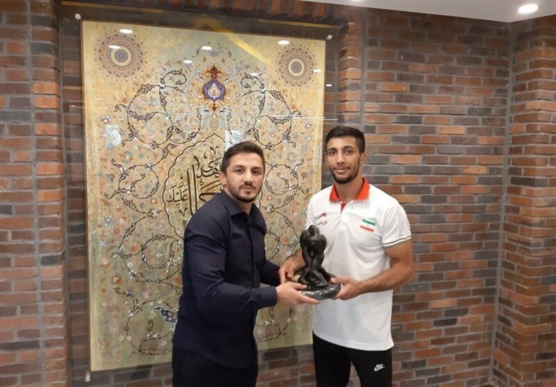 مدال آوران کشتی پولدار شدند/عکس