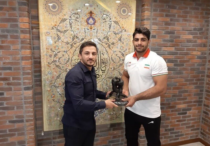 مدال آوران کشتی پولدار شدند/عکس