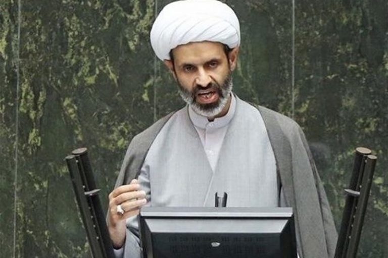 ببینید | استفاده نماینده مخالف طرح صیانت از شاعر ممنوع الکار